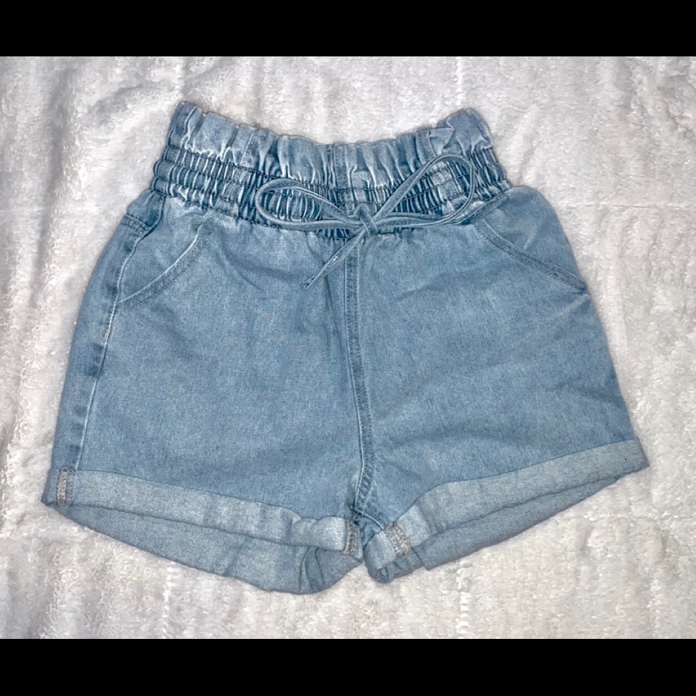 blue ruffled jean shorts
